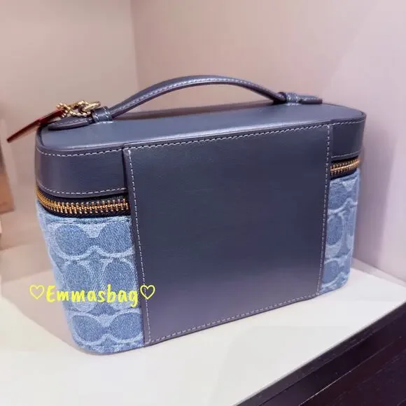 Last 1‼️Coach CDC16 Cosmetic Case in Signature Denim, denim/Gold/Indigo - Picture 3 of 6
